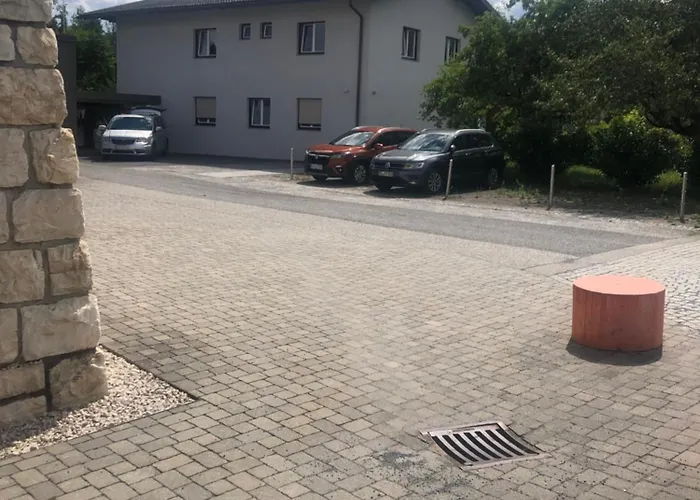 Willa Vewoe Seeklang